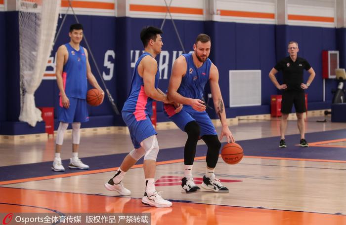 如何通过数据分析改进篮球战术训练?_0